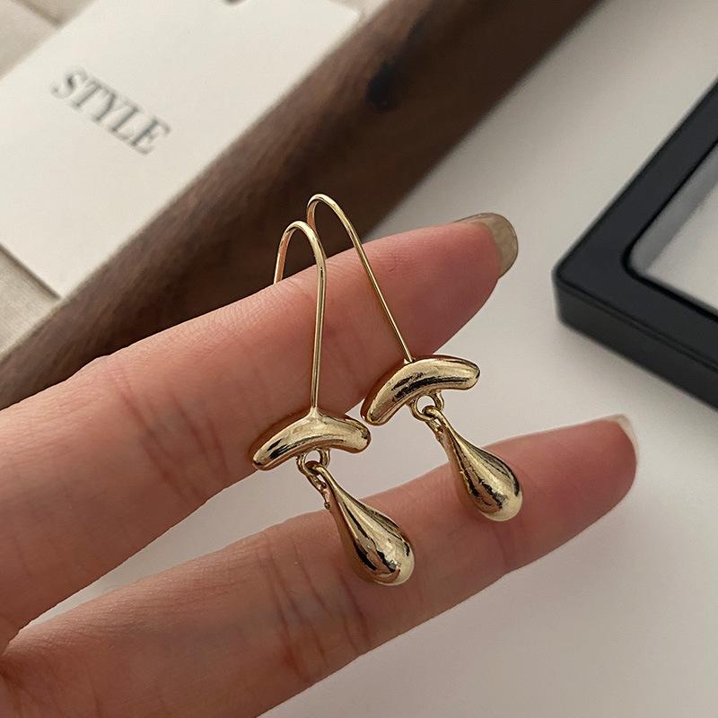 Металлические серьги-капли с длинной кисточкой, изысканные маленькие серьги, универсальные, нишевые, атмосферные, высококачественные украшения для ушей