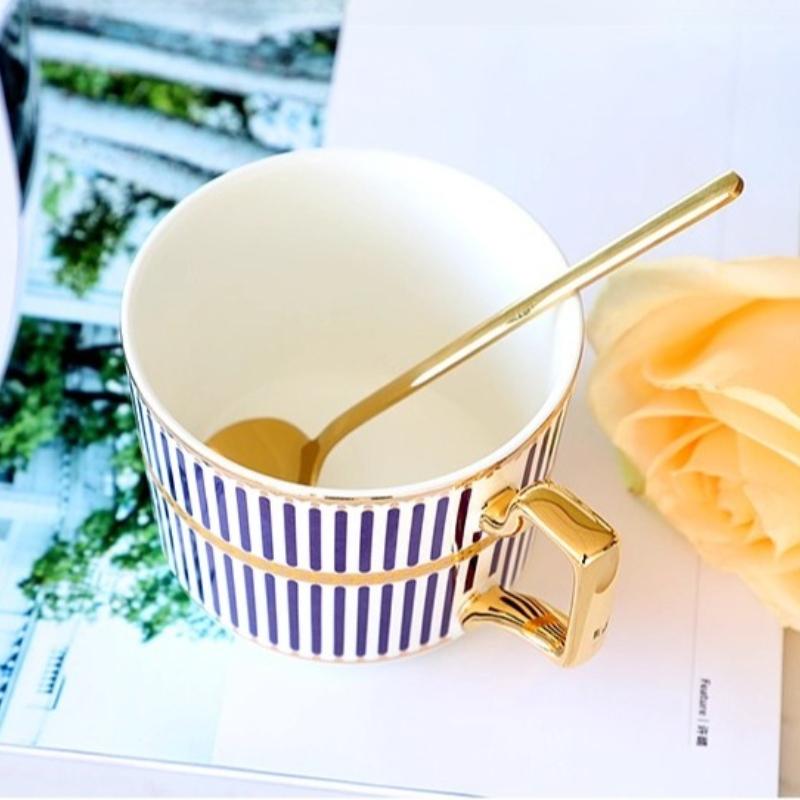 Кофейные чашки и блюдца из тонкого костяного фарфора, 270 мл, красиво глазурованные, с золотой отделкой, чайная чашка с ручкой, керамические кофейные чашки с золотой ложкой