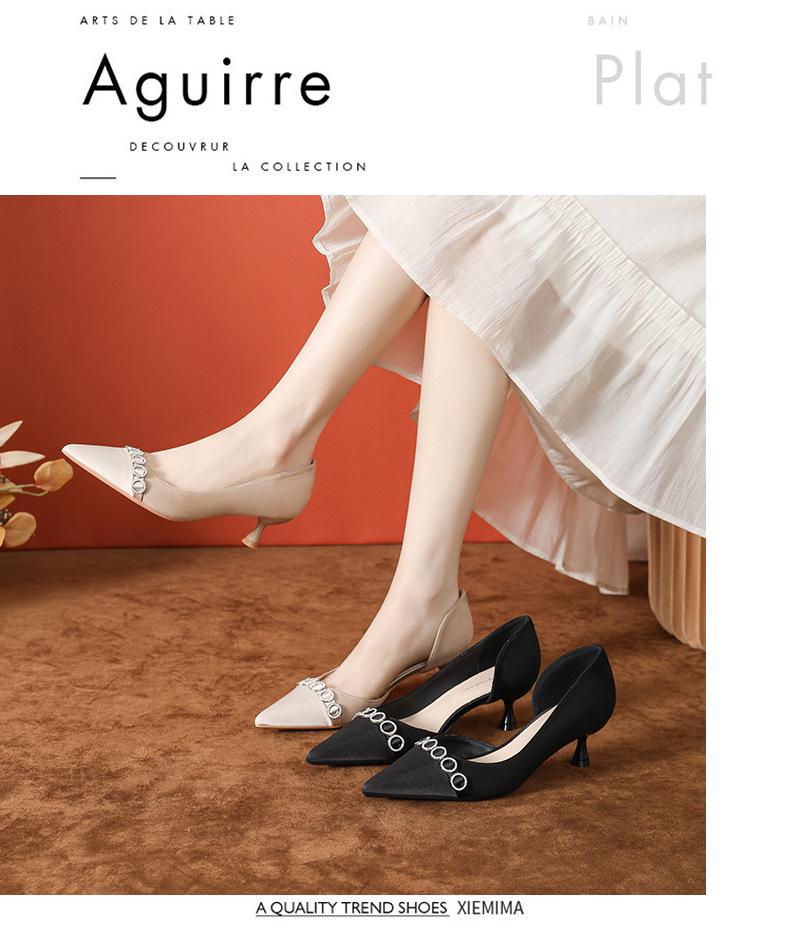 Изысканные атласные туфли-мюли на шпильке: Женские туфли с острым носком, боковыми вырезами, коллекция весна-лето 2025