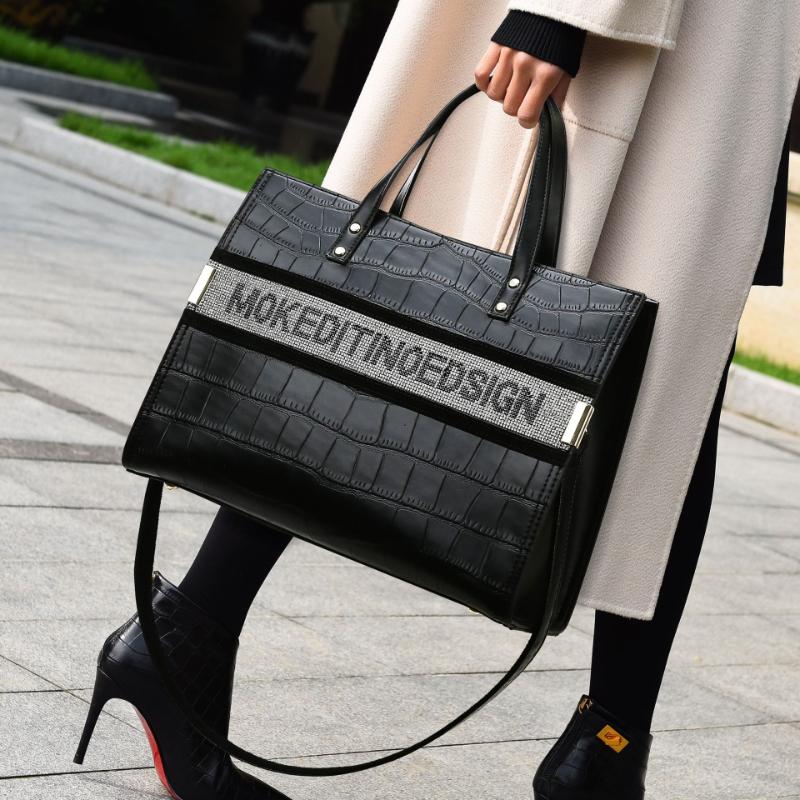 Новая летняя сумка-тоут большой вместимости. Красивая оранжевая модная женская сумка с буквенным принтом. Высококачественные сумки из искусственной кожи в стиле ретро с текстурой на одно плечо для подарков на женский день.