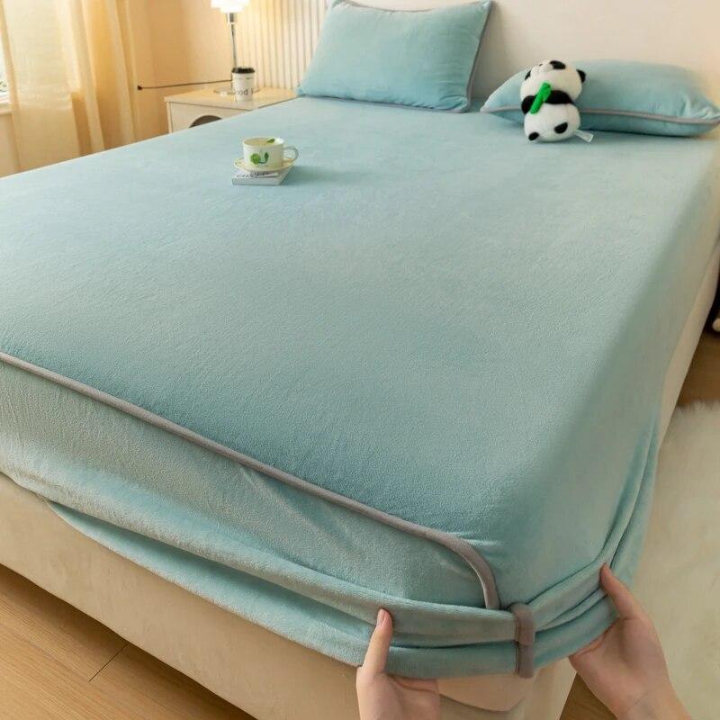 Простыня из молочного бархата с закругленными краями, защитный чехол для матраса с резинкой, зимняя толстая теплая однотонная простыня