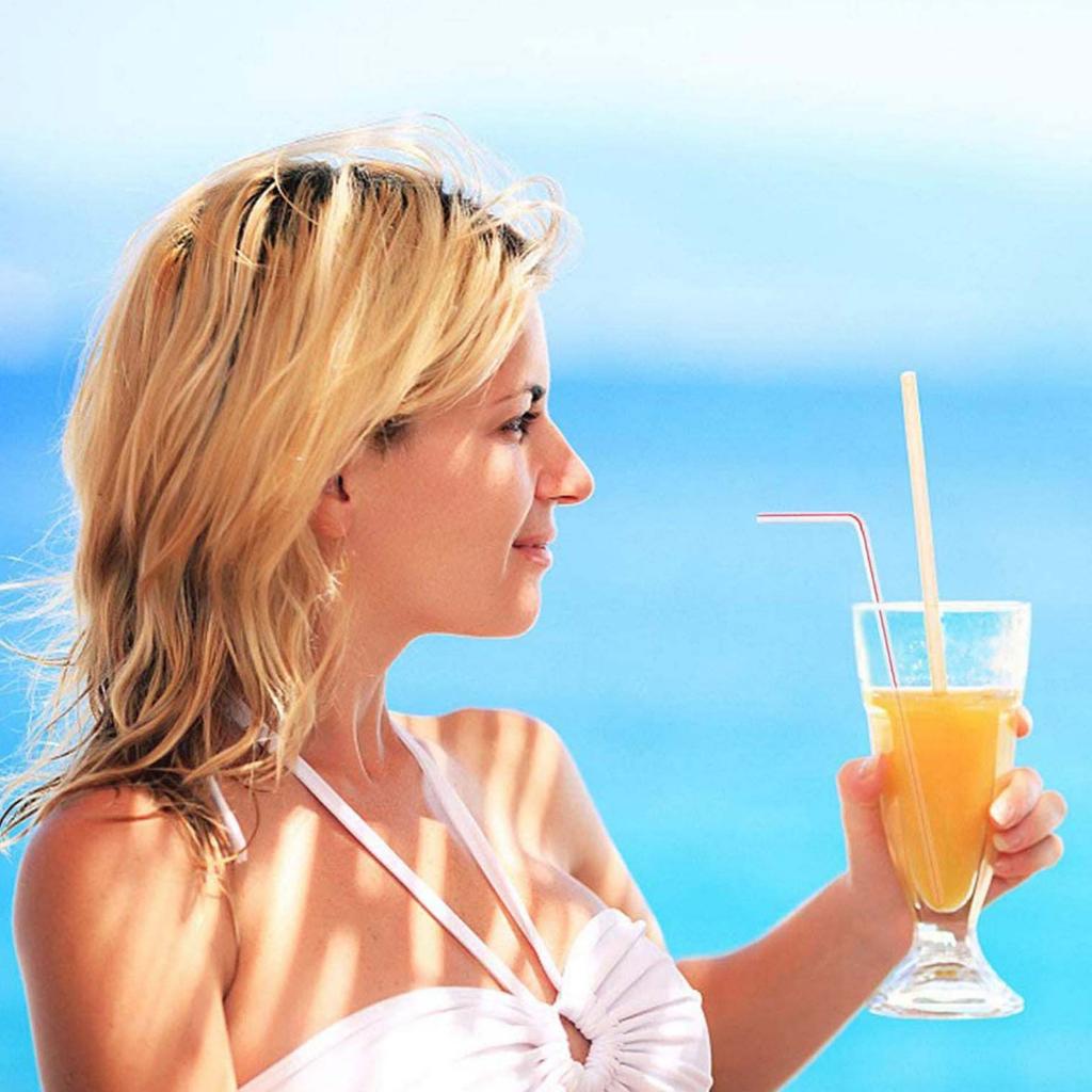 Упаковка из 100 одноразовых трубочек. Гибкие пластиковые трубочки. Питьевые трубочки. Пластиковый материал, подходящий для коктейлей из воды и сока.