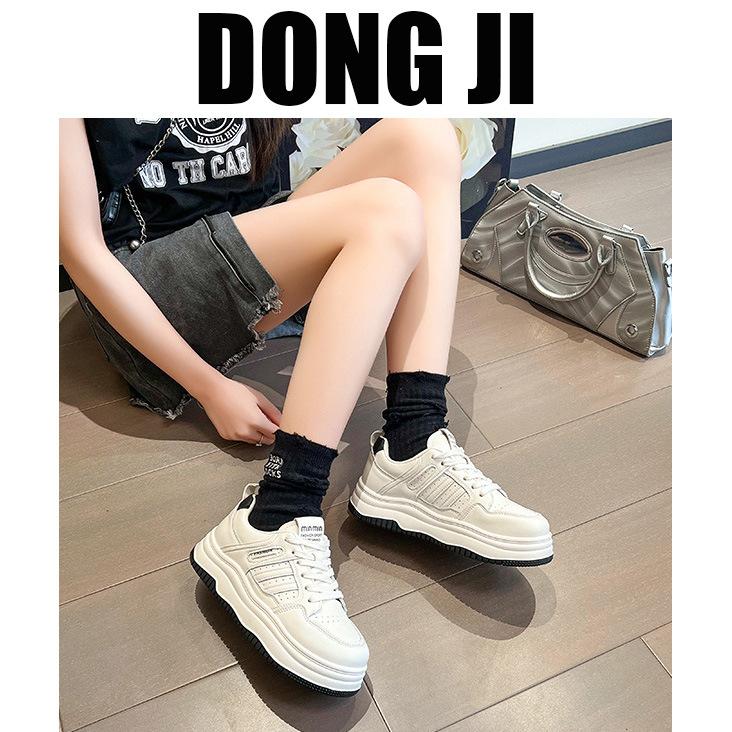 Весна 2025 года, новая тенденция, легкая повседневная обувь, мягкая подошва, модные универсальные спортивные туфли на платформе, белые туфли для женщин