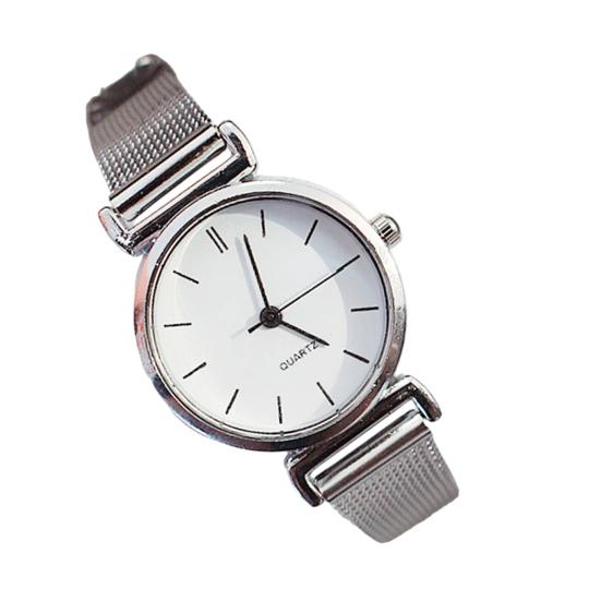 Women Quartz Movement Watch Circular Dial Wrist Watch with Alloy Strap Ladies Retro Analog Watch for Casual Daily Wear Work Date