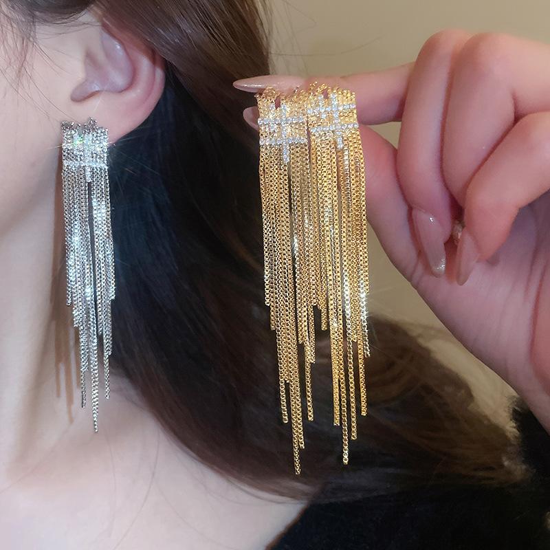 Серьги-пусеты с циркониевыми кисточками неправильной формы, серьги с преувеличенной атмосферой, модные серьги с высоким чувством темперамента