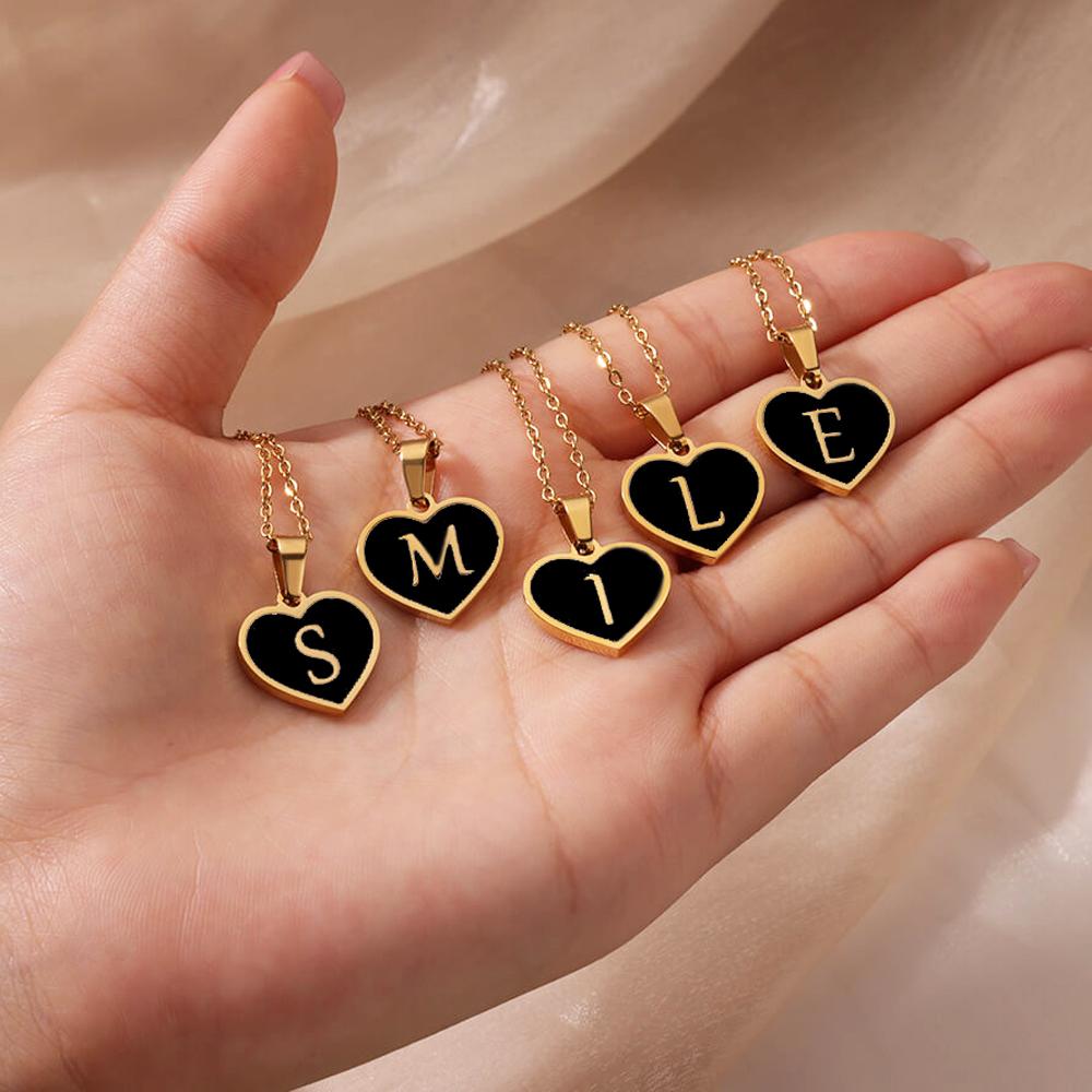 Винтажное ожерелье из нержавеющей стали с начальной буквой в виде черного сердца для женщин, готический кулон с именем, шарм, циркон, свадебные аксессуары, подарок