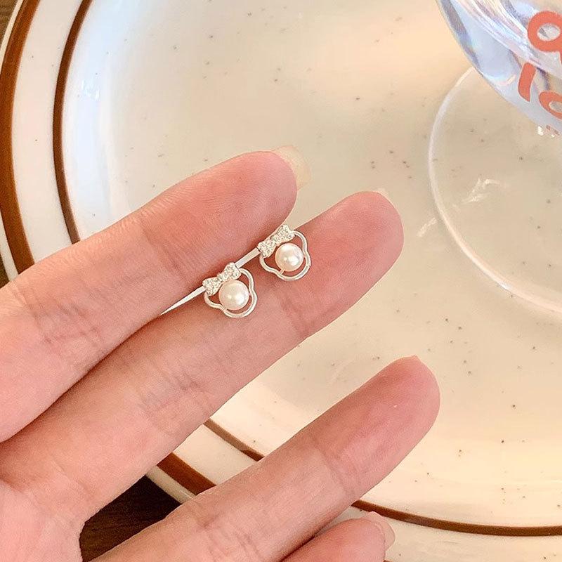 All-body Temperament Bow Tie Pearl Mickey Earrings for Women's Ear Piercing Ear Bone Nails Sweet and Cute Earrings