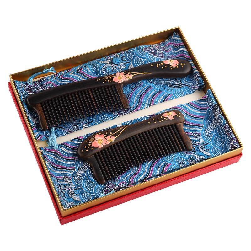 Подарочная коробка с расческой из сандалового дерева для мамы и подруги: Элегантный сувенир на день рождения