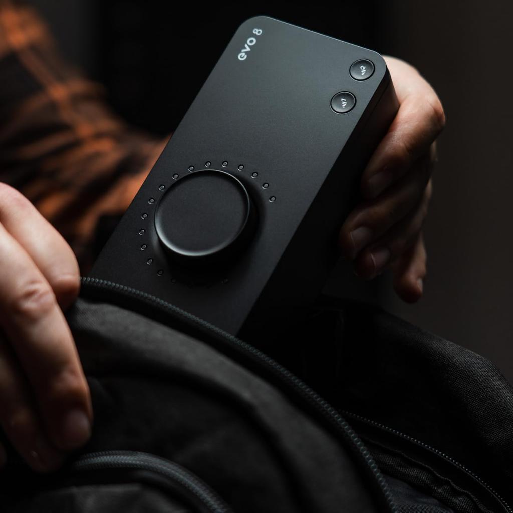 Аудиторский аудиоинтерфейс "EVO8" 4входа/4выхода []