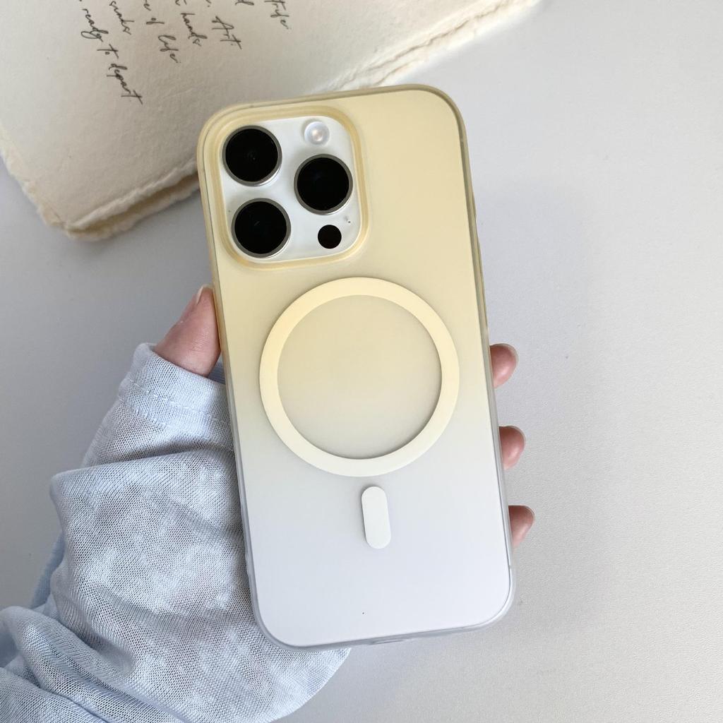 Матовый Жесткий Чехол с Магнитным Градиентом для iPhone 17/15 Pro Max - Дизайн с Большим Отверстием "Ледяной Туман".