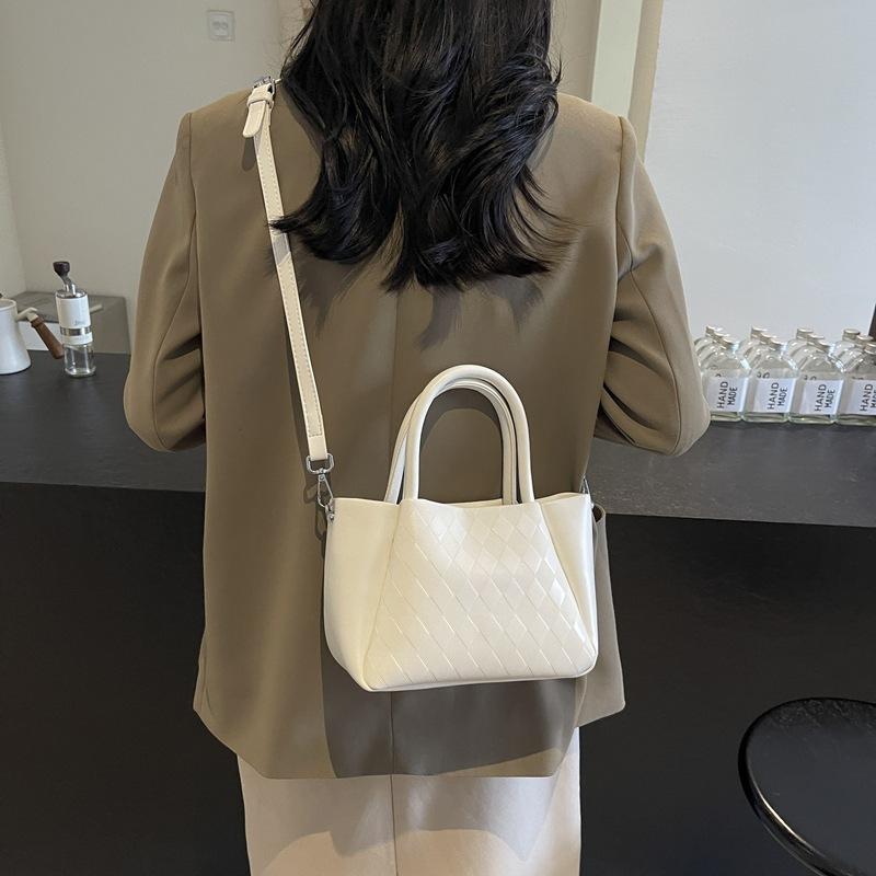 Premium Small Bag Women's Bag 2025 New Fashion Messenger Bag Trendy Line Texture Rhombus Portable Bucket Bag
