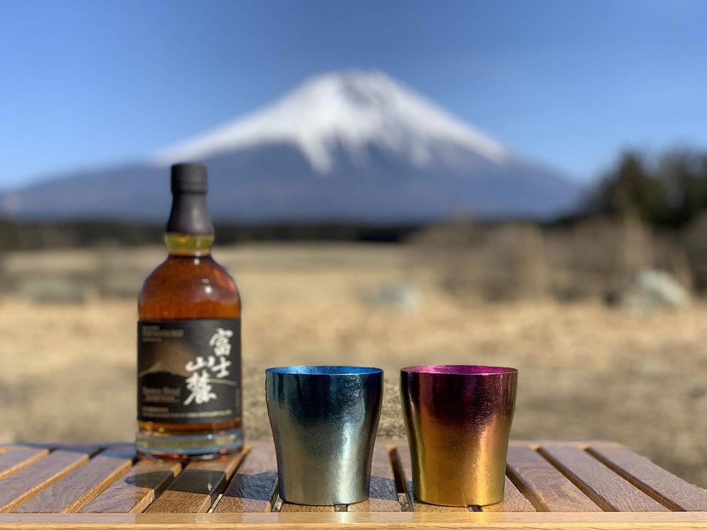 МОРЩИНЫ СМЕХА Титан Двойная стопа-тумблер 2 цвета Набор Титан Кемпинг Открытый Сделано в Японии Сделано в Цубаме ХОРИЕ Рей/Хана Тепло/Холод