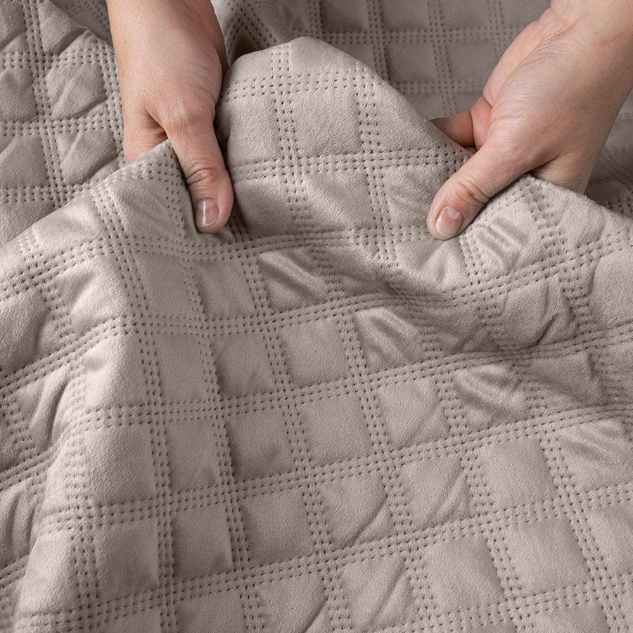 VELVI Bedspread 220x240cm - gray-beige elegance with a geometric pattern