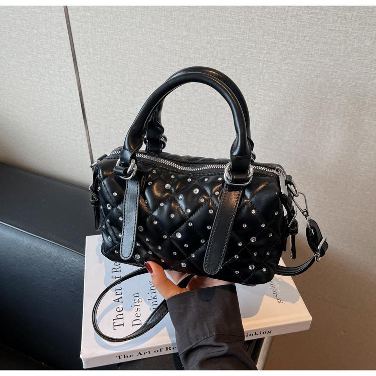 2026 summer new Xiaoxiangfeng diamond fashion commuter bag women's high-value messenger bucket bag