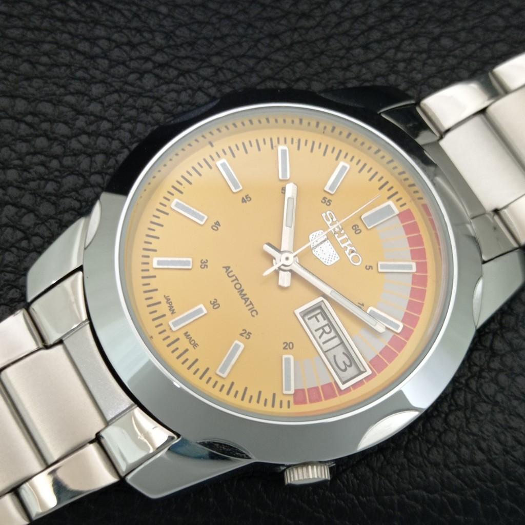 ЯПОНСКИЕ ВИНТАЖНЫЕ ОТРЕМОНТИРОВАННЫЕ МУЖСКИЕ АВТОМАТИЧЕСКИЕ ЧАСЫ SEIKO 5 С ЖЕЛТЫМ ЦИФЕРБЛАТОМ a446058-1