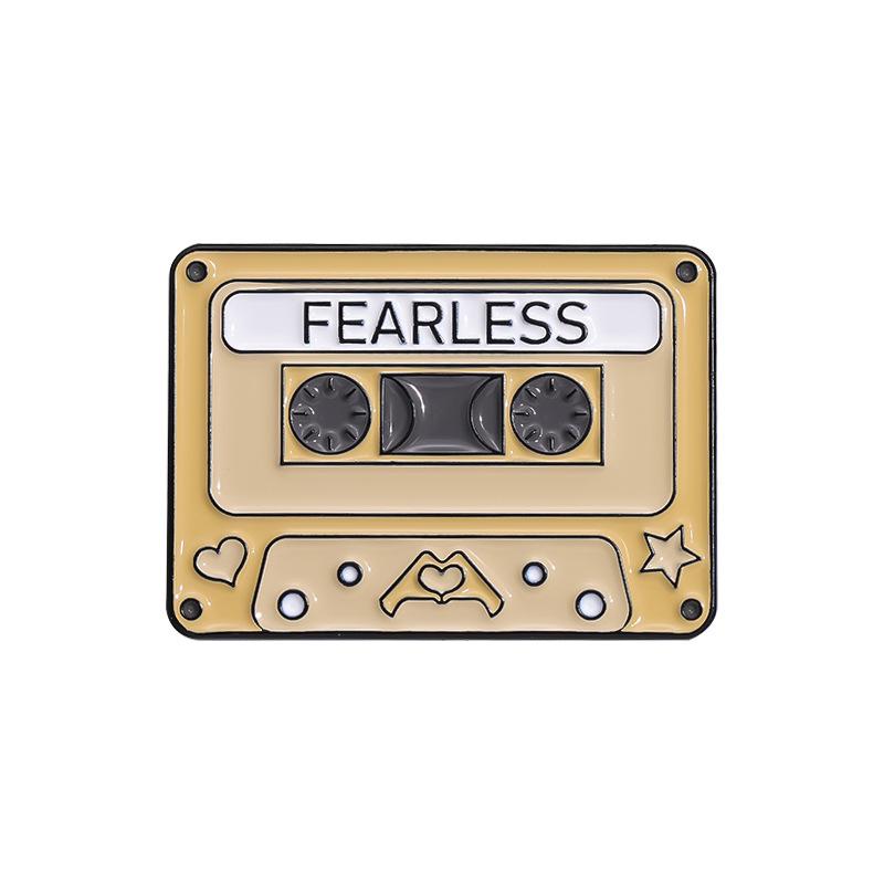 Металлический значок кассетного радио: Модная музыкальная серия аксессуаров для одежды на любой вкус