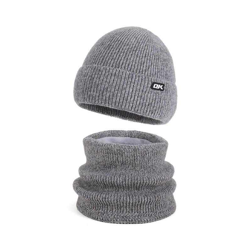 Вязаный комплект из смесовой шерсти: шапка и шарф-снуд для зимнего тепла и защиты от ветра на улице