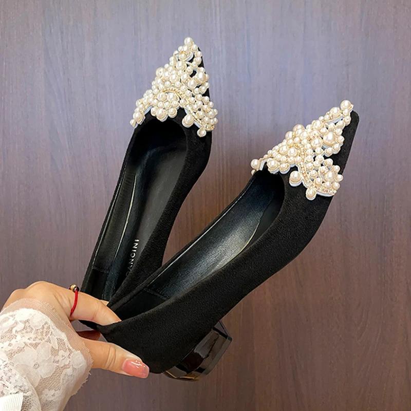 Модная обувь с жемчугом, с острым носком, на толстом каблуке, женские туфли-лодочки, элегантные летние сандалии 2025, лоферы, сексуальные женские туфли