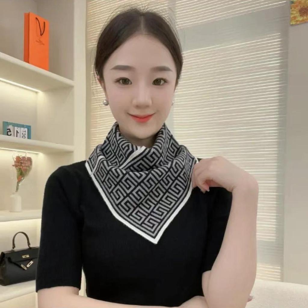 2025 Women's Versatile Silk Triangle Scarf: Warm Double-Sided Snood & Neck Warmer for Autumn/Winter