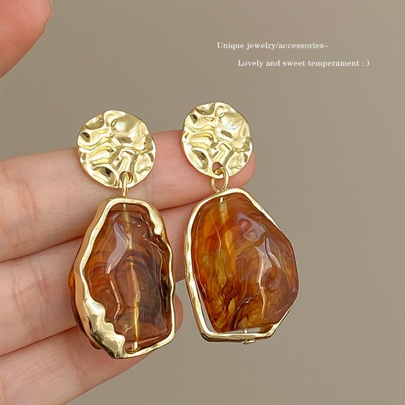 2025 Осень/Зима Женские Высококлассные Простые Серьги: Универсальный дизайн с системой цветов Майяра