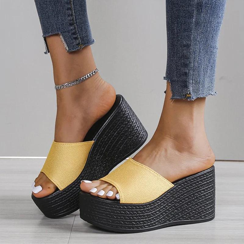 Женские пляжные шлепанцы на платформе, босоножки на высоком каблуке на танкетке, летняя обувь, новая женская обувь, сексуальные шлепанцы на толстой подошве, модные шлепанцы