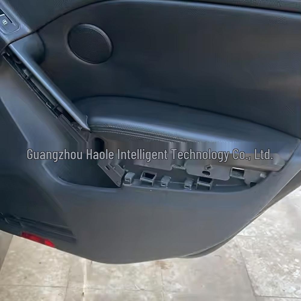 Volkswagen Golf MK6 (2009-2014) Накладка на ручку двери и подлокотник для 5-дверного автомобиля
