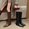 Французские элегантные легкие и зрелые нишевые высокие сапоги с квадратным носком 2025 новые простые сапоги на внутренней платформе женские