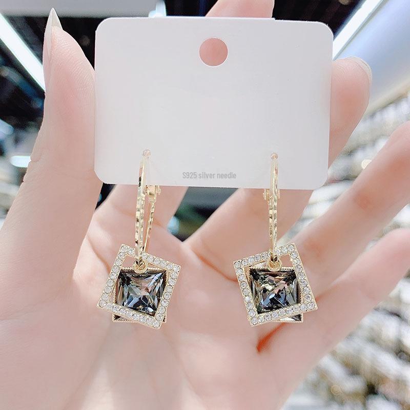 Серьги-квадраты с кристаллами в корейском стиле 2024: Модные застежки-пряжки для ушей с бриллиантами для круглых лиц