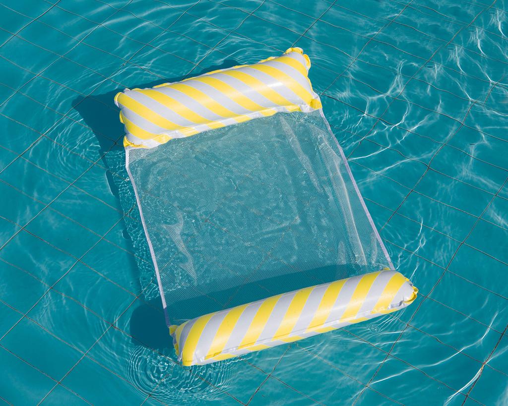 Водный надувной плавающий гамак в диагональную полоску с сетчатым складным шезлонгом на открытом воздухе, плавающей кроватью