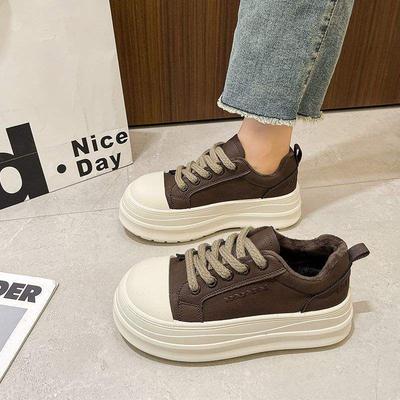 Уродливые милые туфли-хлебушки женские новые маленькие белые туфли осень-зима 2025 на высокой толстой подошве бархатные повседневные спортивные кеды