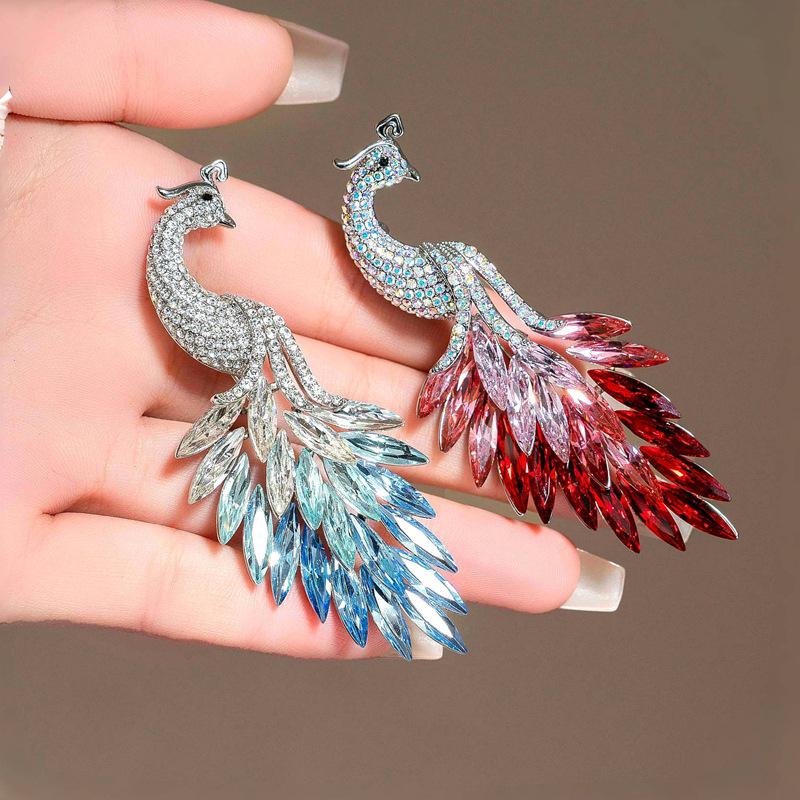 Элегантная брошь в стиле ретро с градиентом в виде павлина: Модная хрустальная булавка для осенне-зимних костюмов и платьев