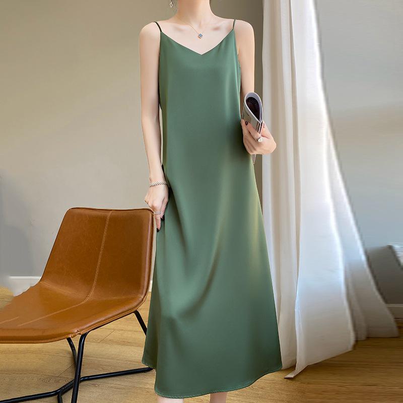 Женское платье-комбинация большого размера с V-образным вырезом из шелковой смеси - Коллекция Весна 2024