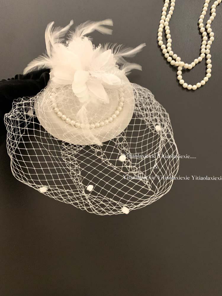 Elegant Black Hepburn-Style Small Hat for Women - Autumn/Winter Shanghai Retro Cheongsam Headdress with Veil