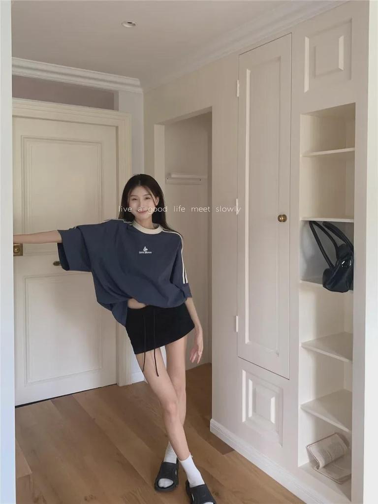 Унисекс футболка с коротким рукавом в ретро-полоску - Свободный крой, круглый вырез, повседневный стиль для весны/лета.