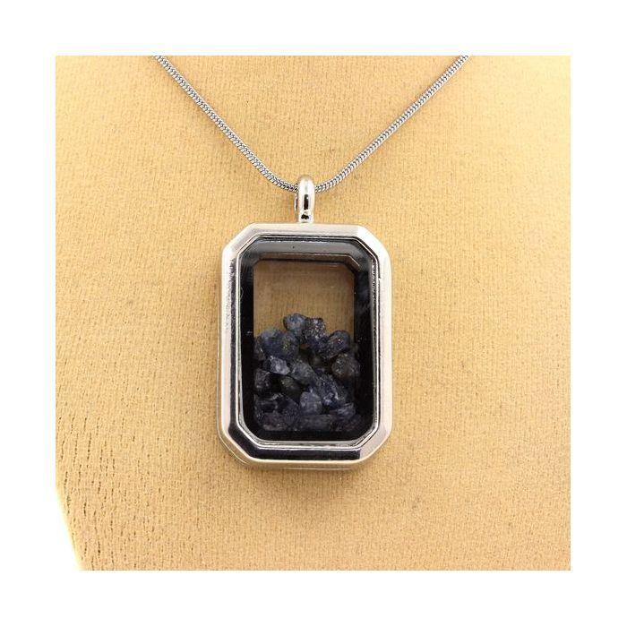 Камни и минералы. Ожерелье Необработанный сапфир. Прямоугольная модель со скошенными углами.