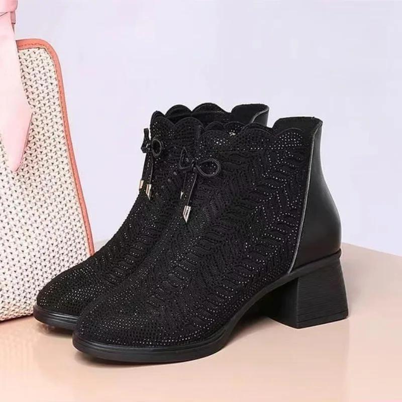 Модная брендовая женская обувь 2024 года, классический стиль, полые дышащие, модные женские короткие ботинки, удобные туфли на толстом каблуке и платформе