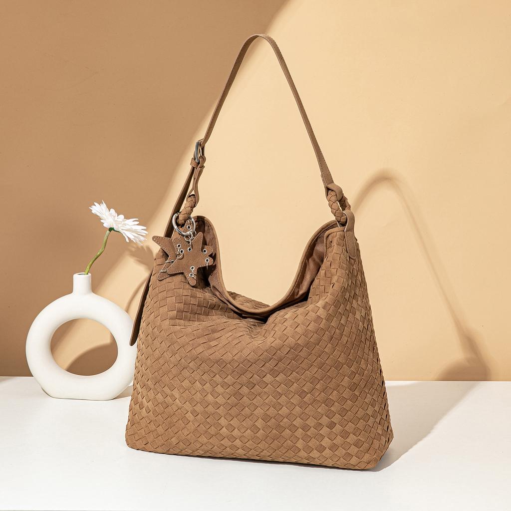 Autumn and winter suede woven bag 2025 new niche design simple commuter versatile shoulder bag large capacity handbag
