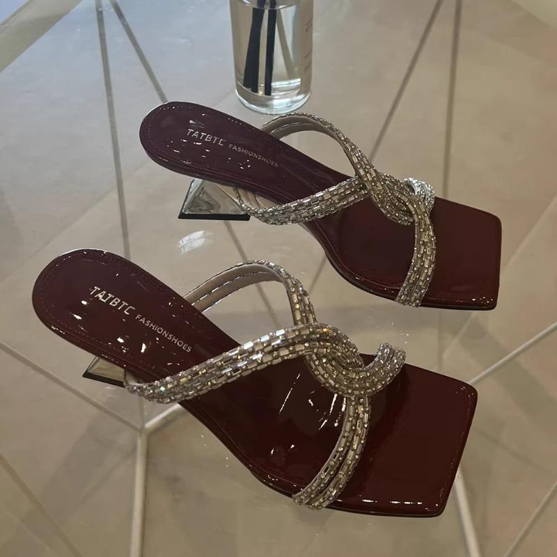 Новый стиль Роскошные сандалии Тонкие каблуки Сандалии Летние Перекрученные с бриллиантами Квадратный носок Высокие каблуки Носятся снаружи Zapatos Mujer