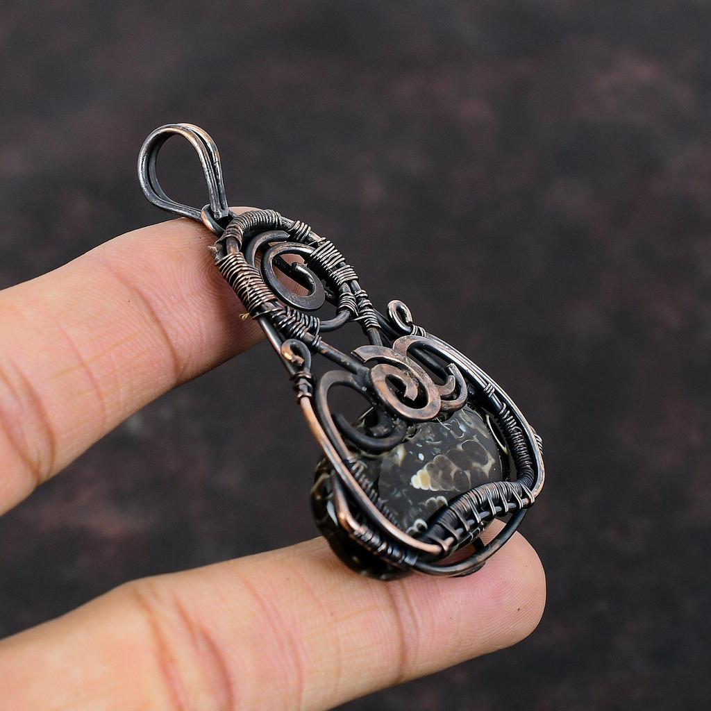 Подвеска из агата Turritella, подвеска из медной проволоки с драгоценным камнем, стильная подвеска, дизайнерское медное ювелирное украшение, подарок для женщин, ювелирные изделия из проволоки ручной работы