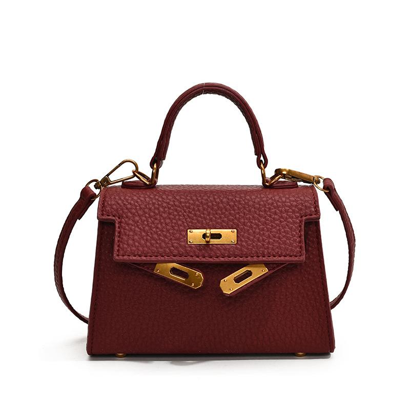 Ретро трендовая женская сумка 2025 новая осенняя модная повседневная маленькая квадратная сумка высококлассная сумка через плечо