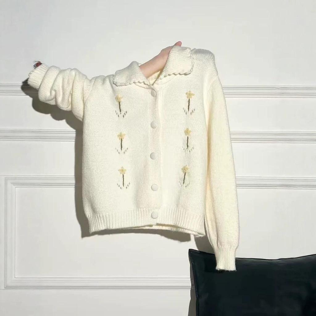 Korean Embroidered Flower Knit Cardigan: Color Block, Doll Collar, Soft, Versatile, Loose Fit - Perfect for Autumn/Winter.