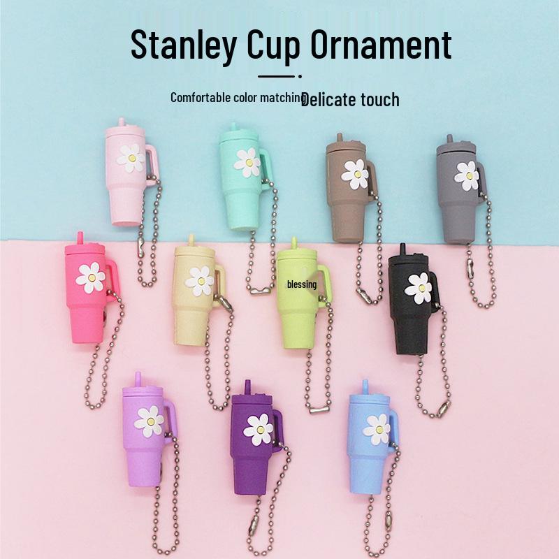 Популярный брелок-подвеска на ключи в виде стакана Stanley из мягкой резины - Доступен креативный брелок в виде стаканчика для молочного чая