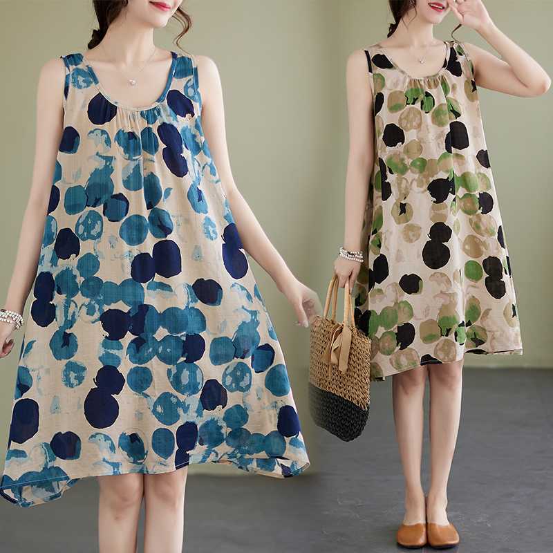Летнее платье А-силуэта без рукавов с круглым вырезом и принтом для полных женщин
