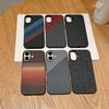 Магнитный жесткий чехол из углеродного волокна для iPhone 15 Pro: Ультратонкая, износостойкая защитная крышка.