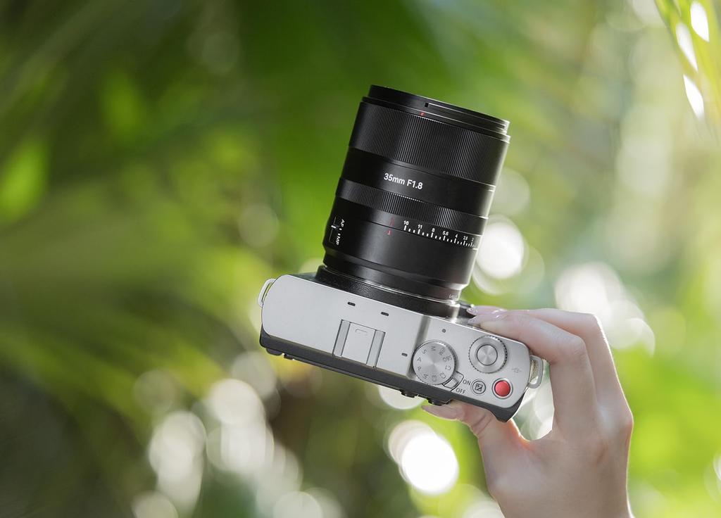 7artisans AF 35mm Prime Lens Autofocus Large Aperture STM Standard Lens with Metal Portrait and Vlog Photography with Bokeh and Stepless Aperture