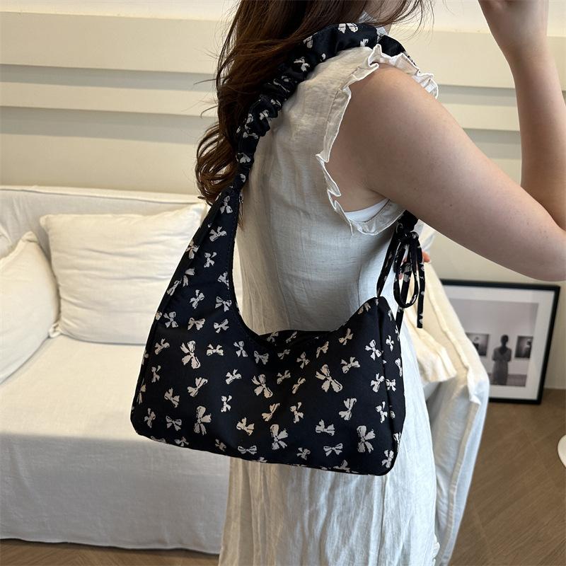 Лето 2024 года, новая простая и модная сумка через плечо большой вместимости для студентов колледжей, сумка через плечо для поездок на работу через подмышку