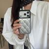 Кожаный защитный чехол с ромбовидным узором из заклепок для iPhone 15/16/17 Pro Max