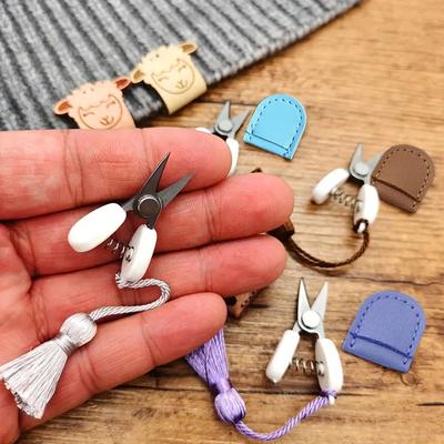 1 набор мини-ножниц с крючками для вязания пряжи, идеально подходит для вязания крючком, шитья, вязания, портативный дизайн, металлическое хранилище материалов