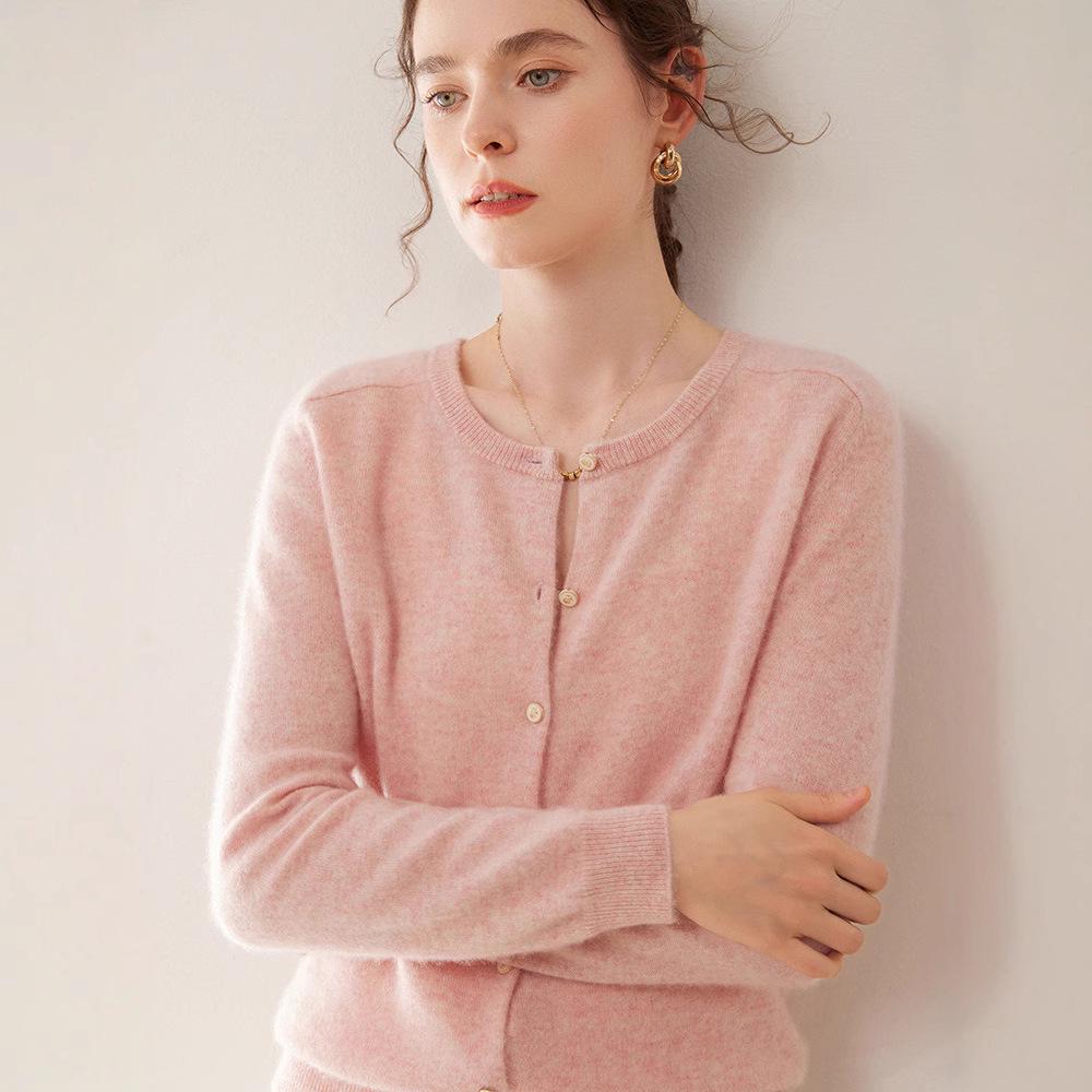 Autumn-Winter Cashmere Knit Cardigan: Women's Long Sleeve Loose Fit, Warm & Versatile Sweater.