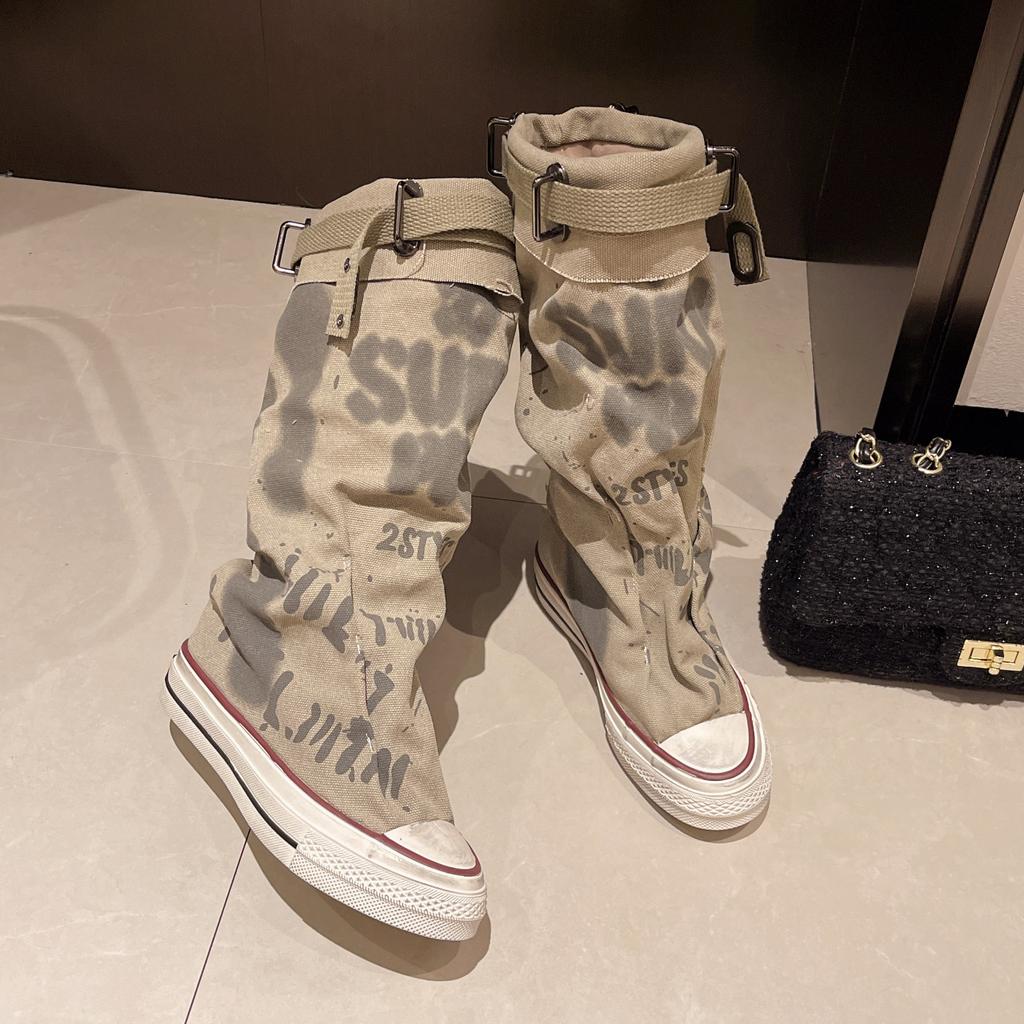 Wasteland wind niche graffiti canvas trousers boots women's 2024 new board shoes ins tide fried street middle tube pile boots